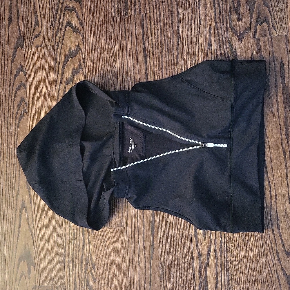 Athleta hooded sports bra/swim top with mesh panel back